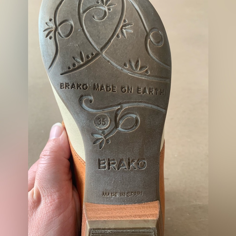 Brako Anatomic Collection Made in Spain Two Tone Leather Mary Janes Size 35 (5) - Picture 7 of 8